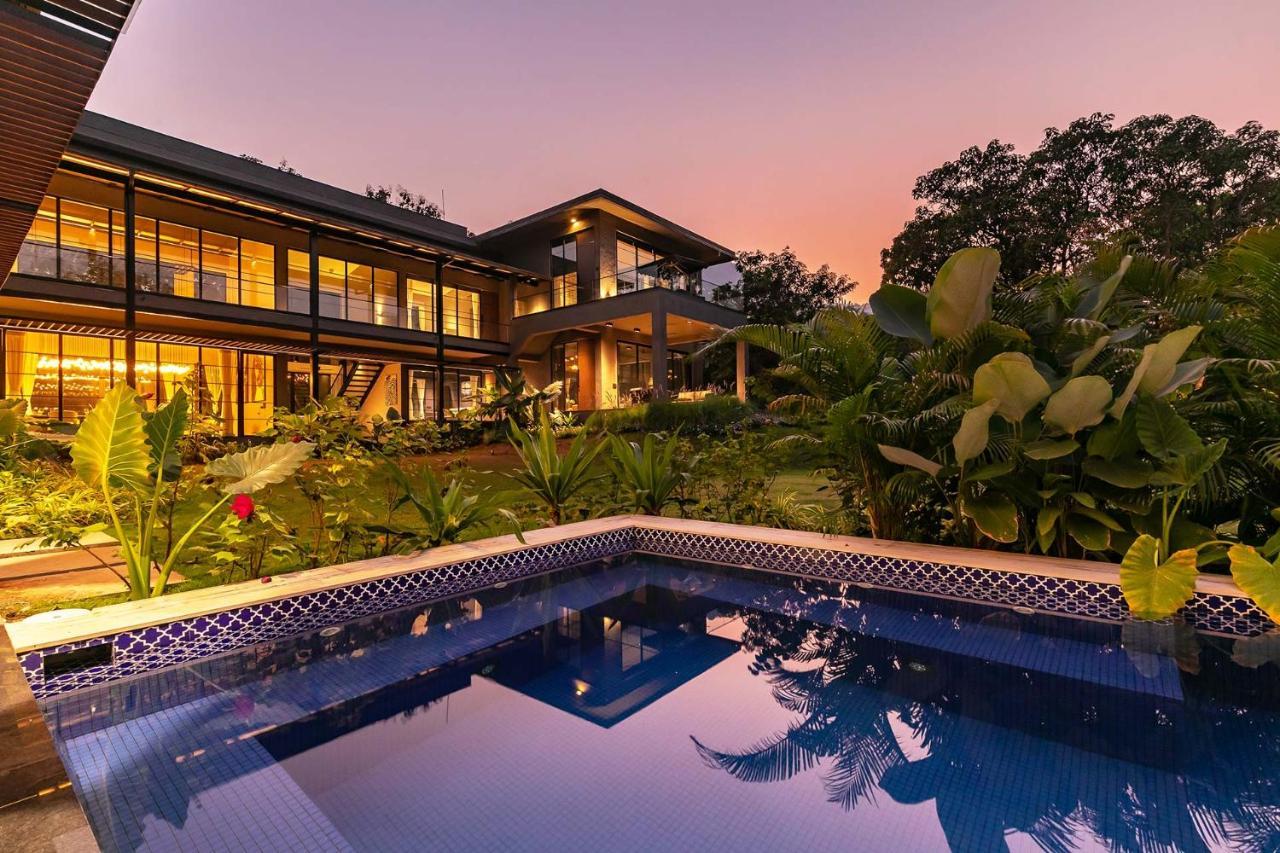 Stayvista At The Charcoal Villa Luxury Collection Алибаг Экстерьер фото