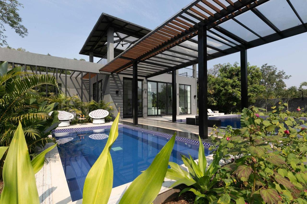 Stayvista At The Charcoal Villa Luxury Collection Алибаг Экстерьер фото